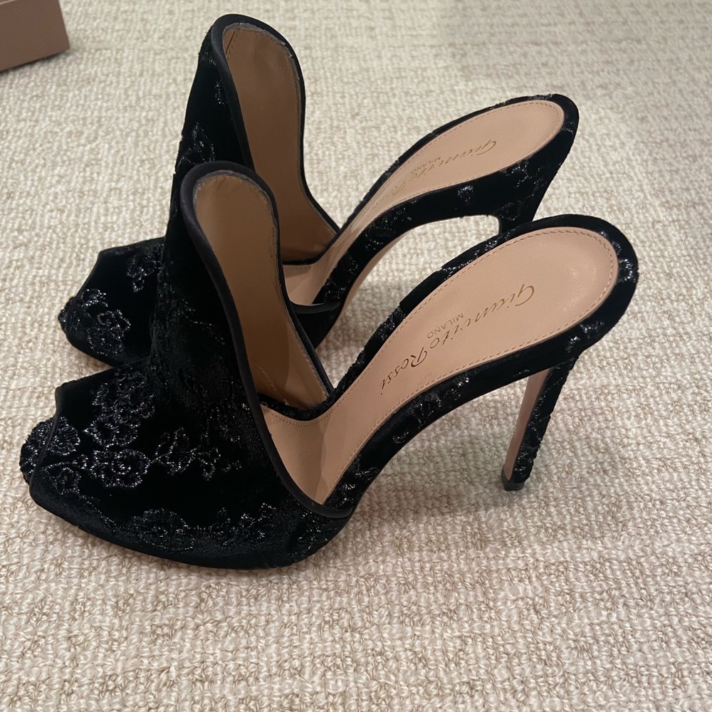 Gianvito Rossi brand new velvet black/silver brocade mules, size 37 - Picture 2 of 6